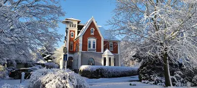 Villa Kunterbunt, Gemütlichkeit am Waldesrand im Winter