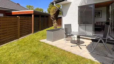 Ein Garten an der Unterkunft Ferienwohnung am Sonnenstrahl