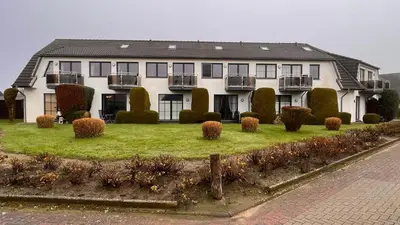 Ein Garten an der Unterkunft Ferienwohnung am Sonnenstrahl