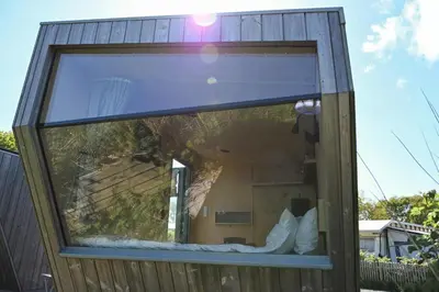 Ein Balkon oder eine Terrasse in der Unterkunft Sleep Space 3 - Green Tiny Spot Cuxhaven Altenbruch