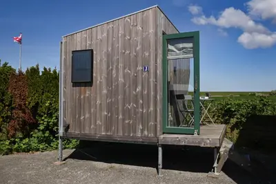 Das Gebäude in dem sich das Ferienhaus befindet