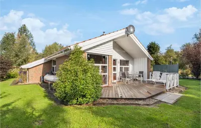 Ein Garten an der Unterkunft Cozy Home In Otterndorf With Sauna