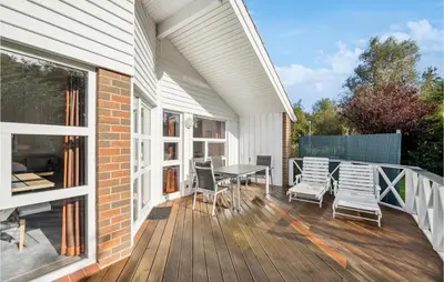 Ein Balkon oder eine Terrasse in der Unterkunft Cozy Home In Otterndorf With Sauna