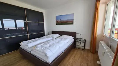 Ein Bett oder Betten in einem Zimmer der Unterkunft Terrassenhaus, FeWo 95