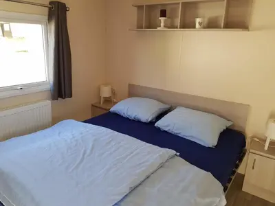 Ein Bett oder Betten in einem Zimmer der Unterkunft Chalet Silbermöwe am Kransburger See 548