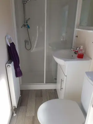 Ein Badezimmer in der Unterkunft Chalet Austernfischer am Kransburger See 547