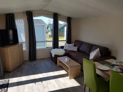 Ein Sitzbereich in der Unterkunft Mobilheim Küstenschwalbe am Kransburger See 553