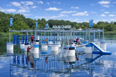 Der Swimmingpool an oder in der Nähe von Premiumwohnwagen Grauer Kranich am Kransburger See 43