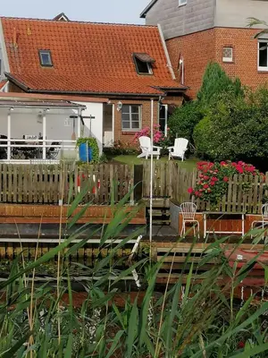 Ein Garten an der Unterkunft Wellenbude