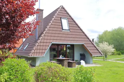 Ein Garten an der Unterkunft Ferienhaus Mellumplate 32- Wohlfühlen im hohen Norden