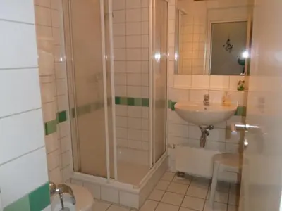 Ein Badezimmer in der Unterkunft de ebb