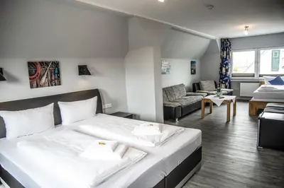 Ein Bett oder Betten in einem Zimmer der Unterkunft Hotel Tum Stüürmann