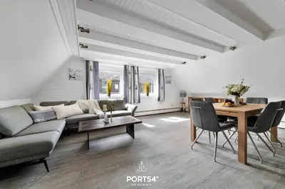 Ein Sitzbereich in der Unterkunft Ferienwohnung Hausboot an der Lagune Oberdeck Büsum
