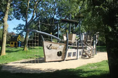 Ein Garten an der Unterkunft Ferienhaus Strandnah