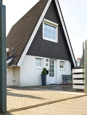 Das Gebäude in dem sich das Ferienhaus befindet