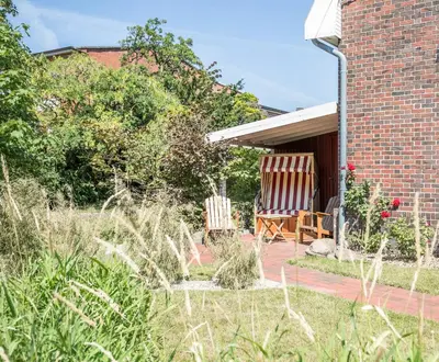 Ein Garten an der Unterkunft Haus Wellen und Meer Apartment 5