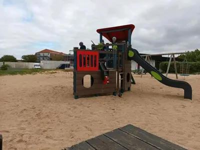 Ein Kinderspielbereich in der Unterkunft schöne Ferienwohnung in Friedrichskoog-Spitze