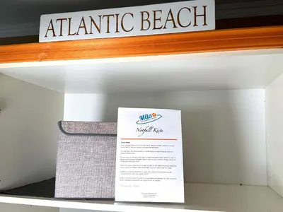 Ein Zertifikat, Auszeichnung, Logo oder anderes Dokument, das in der Unterkunft Atlantic Beach - by Mila FerienARPartments - Büsum Zentrum eigener Parkplatz Balkon ausgestellt ist