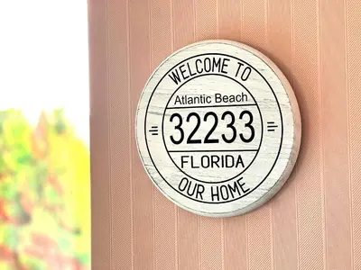 Ein Zertifikat, Auszeichnung, Logo oder anderes Dokument, das in der Unterkunft Atlantic Beach - by Mila FerienARPartments - Büsum Zentrum eigener Parkplatz Balkon ausgestellt ist
