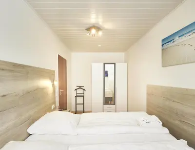 Ein Bett oder Betten in einem Zimmer der Unterkunft Rotesand - 117