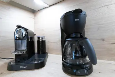 Kaffee-/Teezubehör in der Unterkunft Ferienwohnung Hyggelig - Dorumer Sielhuus 15