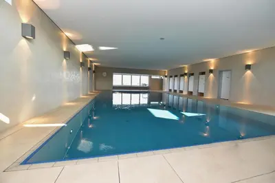 Der Swimmingpool an oder in der Nähe von Haus 