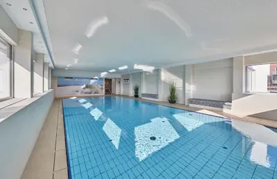 Der Swimmingpool an oder in der Nähe von Terrassenhaus - 9