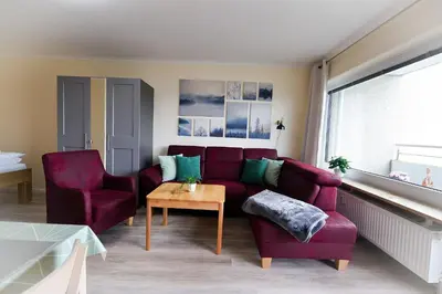 Ein Sitzbereich in der Unterkunft Strandhochhaus SHC4