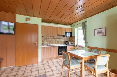 Küche/Küchenzeile in der Unterkunft Haus Am Häfchenweg, Wohnung 1