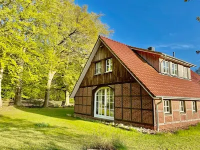 Das Gebäude in dem sich das Ferienhaus befindet