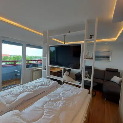 Ein Bett oder Betten in einem Zimmer der Unterkunft FeWo Terrassenhaus Duhnen mit Meerblick - 6. Etage