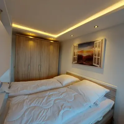 Ein Bett oder Betten in einem Zimmer der Unterkunft FeWo Terrassenhaus Duhnen mit Meerblick - 6. Etage