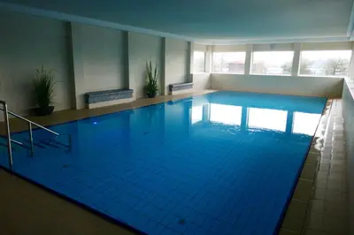 Der Swimmingpool an oder in der Nähe von FeWo Terrassenhaus Duhnen mit Meerblick - 6. Etage