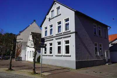 Das Gebäude in dem sich die Ferienwohnung befindet