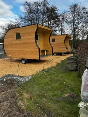 Das Gebäude in dem sich der Campingplatz befindet