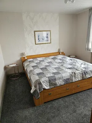 Ein Bett oder Betten in einem Zimmer der Unterkunft Ferienwohnung Monteurwohnung - b63890