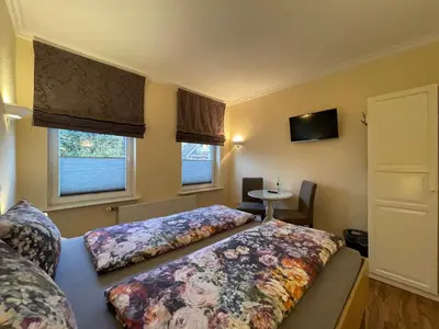 Ein Bett oder Betten in einem Zimmer der Unterkunft Deichvoigt Fewo nah am Sandstrand Döse Duhnen