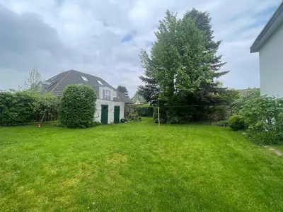 Ein Garten an der Unterkunft Deichvoigt Fewo nah am Sandstrand Döse Duhnen