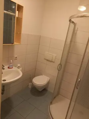 Ein Badezimmer in der Unterkunft Zimmer Lummerland