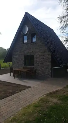 Das Gebäude in dem sich das Ferienhaus befindet