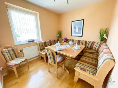 Ein Sitzbereich in der Unterkunft Haus Seeland 1 Wohnung 14