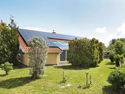 Ein Garten an der Unterkunft 12 person holiday home in Otterndorf