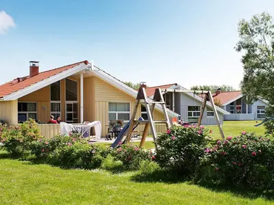 Ein Garten an der Unterkunft 12 person holiday home in Otterndorf
