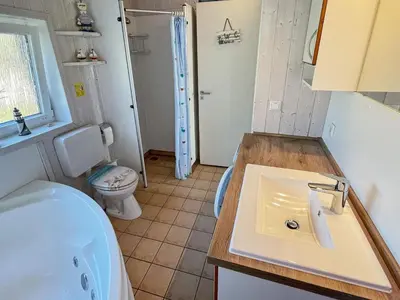 Ein Badezimmer in der Unterkunft 6 person holiday home in Otterndorf