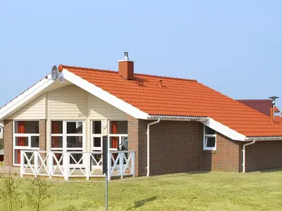 Das Gebäude in dem sich das Ferienhaus befindet