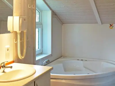 Ein Badezimmer in der Unterkunft 6 person holiday home in Otterndorf