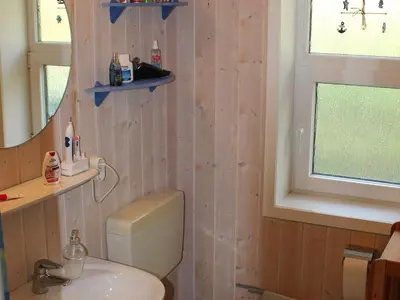 Ein Badezimmer in der Unterkunft 6 person holiday home in Otterndorf