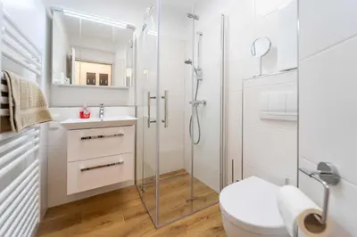 Ein Badezimmer in der Unterkunft De Wisch - Frisch renovierte Wohnung direkt am Deich