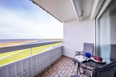 Ein Balkon oder eine Terrasse in der Unterkunft Hochhaus Apartment 86 MeerLounge