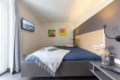 Ein Bett oder Betten in einem Zimmer der Unterkunft Ferienwohnung Deichgraf Resort 27-11